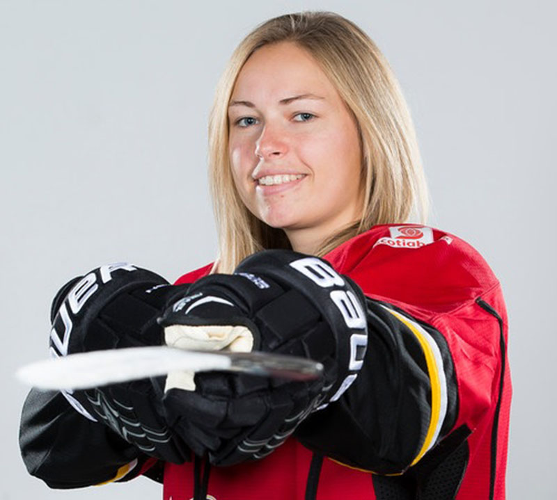 CWHL: Rookie Elana Lovell's Return to Competitive Play