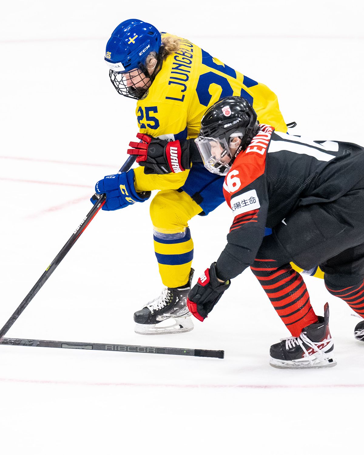 IIHF - Swiss win wide-open opener