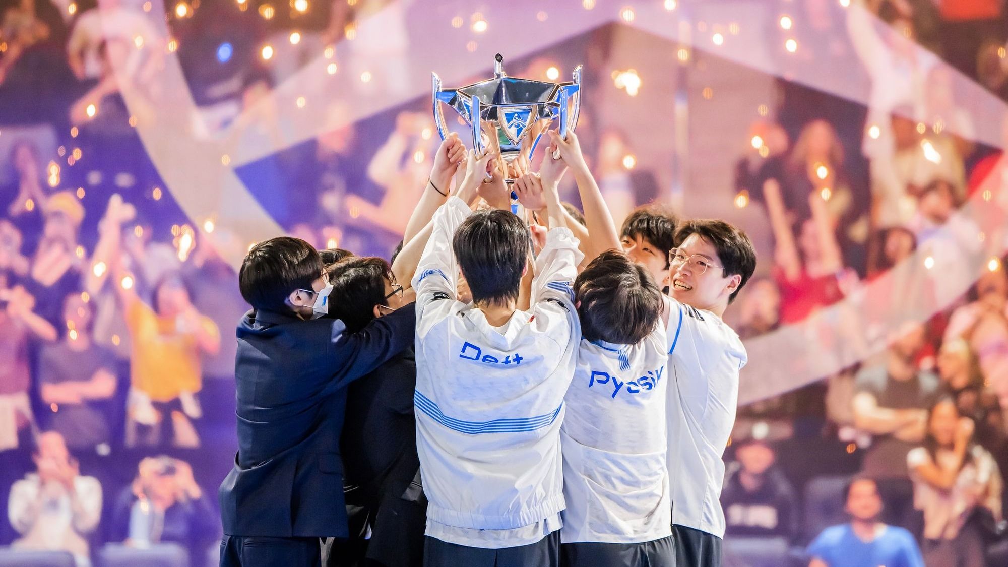 Do we need a new Summoner's Cup? - Replacing esports' iconic trophy