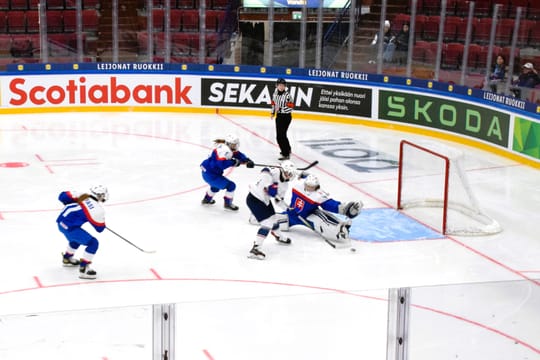 2025 IIHF U18 Women's World Championship: Day 4 - Quarterfinals Part 1